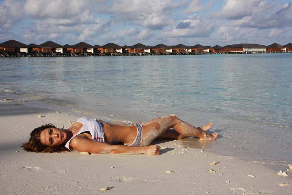 Юлия Кавтарадзе в пляжной фотосессии на Мальдивах-7.