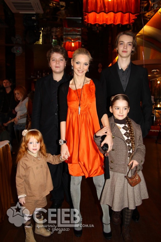 Наталья Окунская с детьми