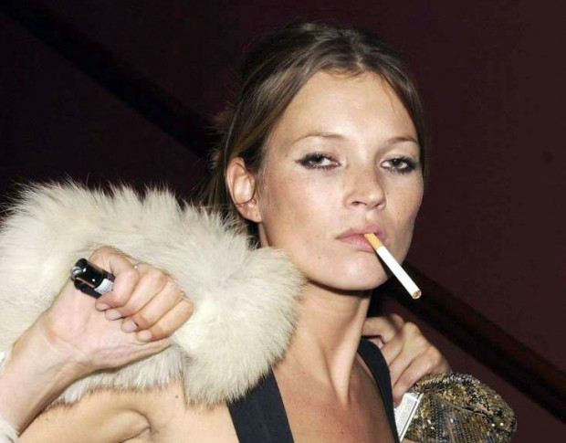 Кейт Мосс бросает курить