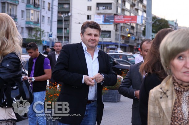 Олег Пинчук плюет семечки на "Мисс Украина 2010"