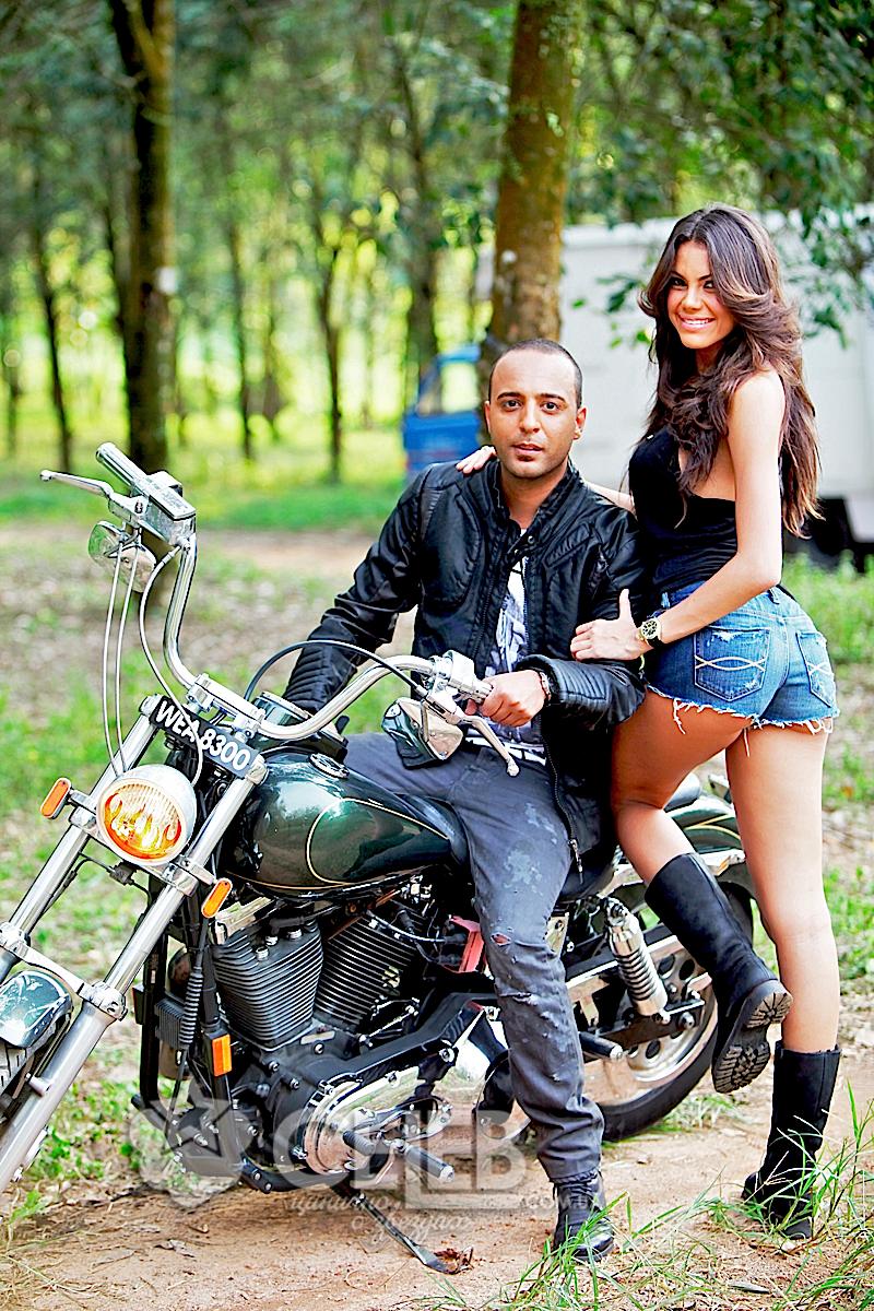 Добрая доля хитов Араша поет Хелена, но в клипе другая