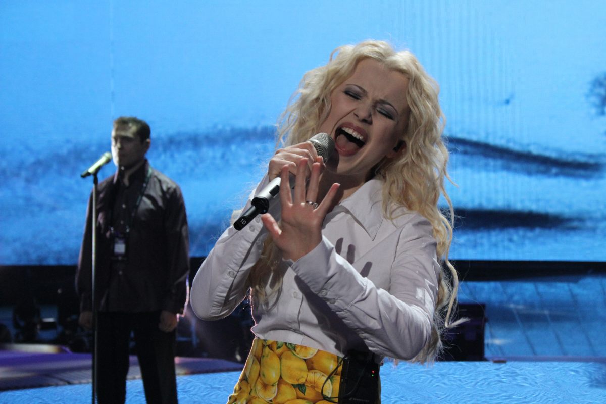Мика Ньютон провела первую репетицию на сцене Евровидение-2011 (ВИДЕО)