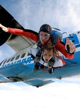 Виктория Боня прыгнула с парашютом (ФОТО)