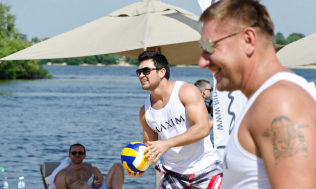 Василий Бондарчук на чемпионате MAXIM по пляжному волейболу (Фото)