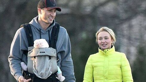 Владимир Кличко гуляет с дочкой и женой ФОТО